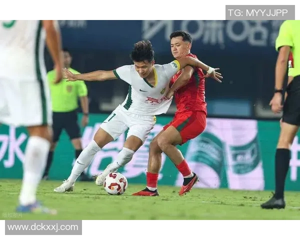 足球球星公开怼球迷言辞激烈引发热议球迷反击态度强硬